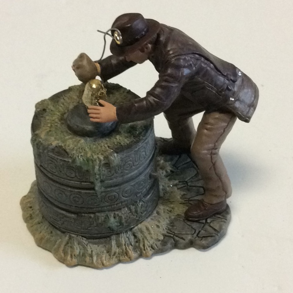 2009 Hallmark Indiana Jones Raiders of the Lost Ark Ornament Retrieving the Idol